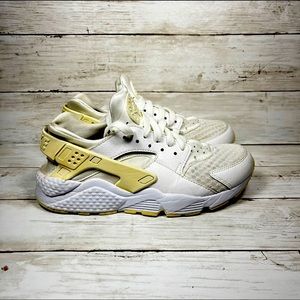 Nike huarache shoes